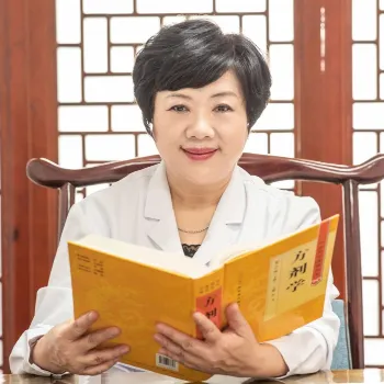 谯凤英